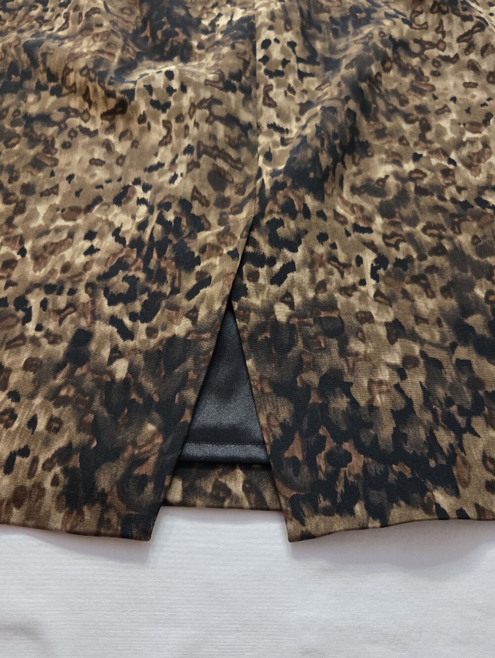 Elie Tahari Animal Print Pencil Skirt Size 4 - Picture 3 of 6